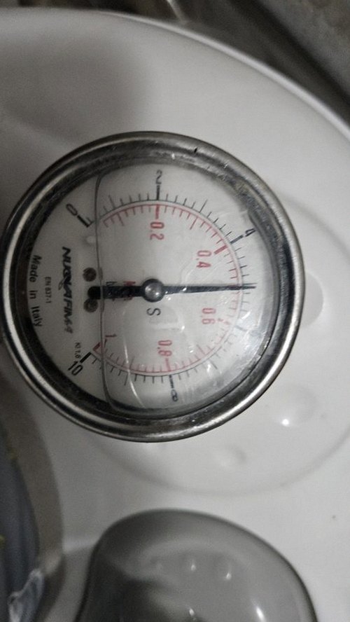 누수탐지 측정 결과와 배관 구조를 대조해 누수 원인을 판단하는 과정