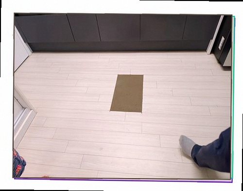 누수탐지 창틀과 바닥 배수구 주변의 누수 원인을 살피는 모습