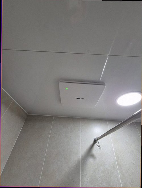 성북구 누수탐지 욕실 주변 누수 흔적과 수도 계량기를 확인하는 모습