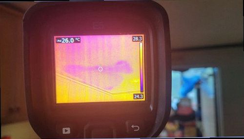 양천구 누수탐지 누수 보수 후 주변 마감과 재발 여부를 확인하는 모습