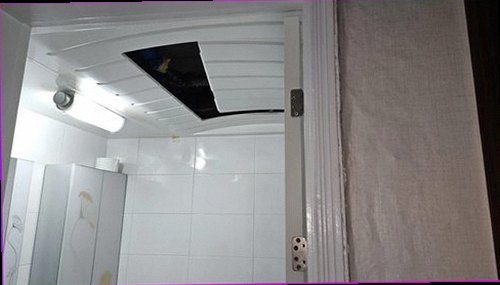 광명 누수탐지 난방 배관 주변 바닥에 생긴 초기 습기와 물자국