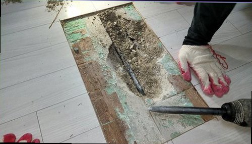 분당구 누수탐지 보수 후 건조가 진행되어 얼룩 확산이 멈춘 천장 상태