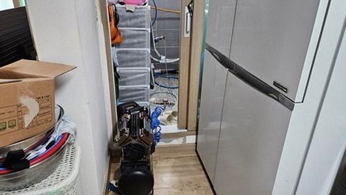 누수탐지 현관 천장에 생긴 얼룩을 날짜별로 기록한 사진