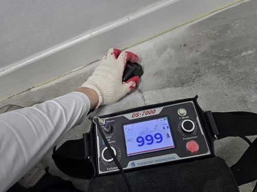 마포구 누수탐지 배관 경로와 벽면 수분 반응을 확인하는 점검 장면