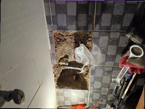 중랑구 누수탐지 천장 얼룩과 벽면 습기 상태를 확인하는 현장