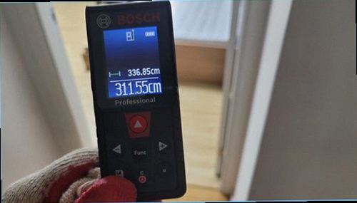 포천 누수탐지 싱크대 주변 벽지에 맺힌 물방울과 하부장 내부 배관 점검 모습