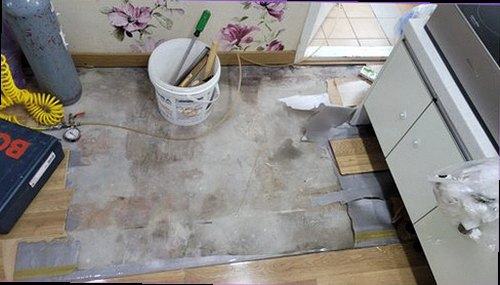 권선구 누수탐지 천장 모서리와 벽면에 나타난 들뜸 및 얼룩 흔적