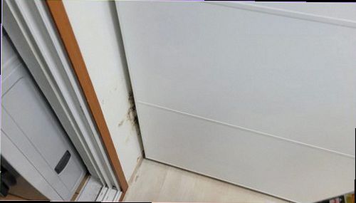 남동구 누수탐지 점검 결과와 관리 방법을 메모하며 설명을 듣는 장면