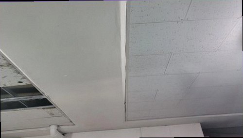 병점구 누수탐지 누수 점검 결과를 기록하고 복구 범위를 상담하는 모습