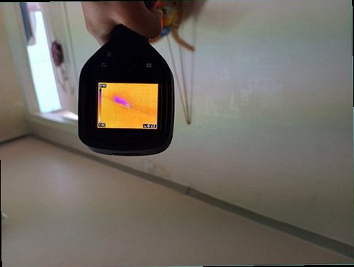 누수탐지 천장 얼룩과 벽면 습기 흔적을 확인하는 현장