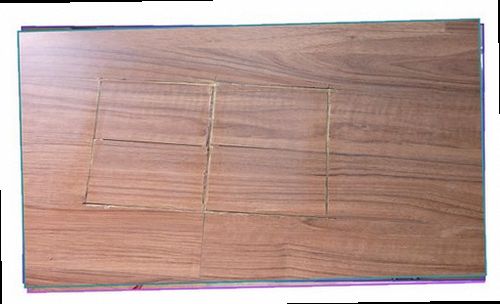 누수탐지 벽지 하단 변색과 들뜸이 나타난 실내 벽면