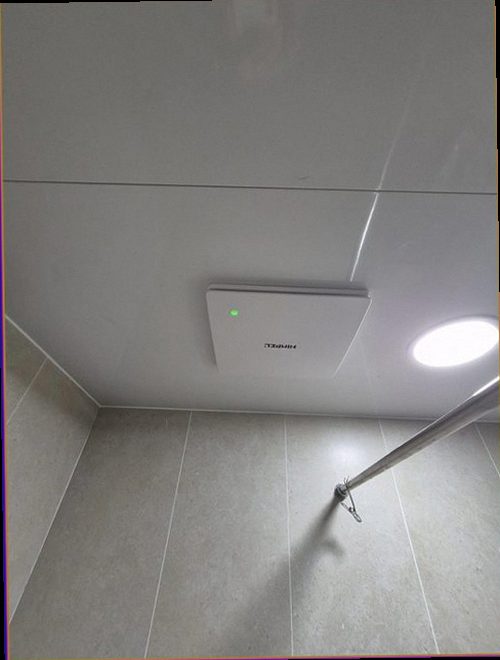 덕양구 누수탐지 누수 점검 후 배관 주변 건조 상태를 확인하는 장면