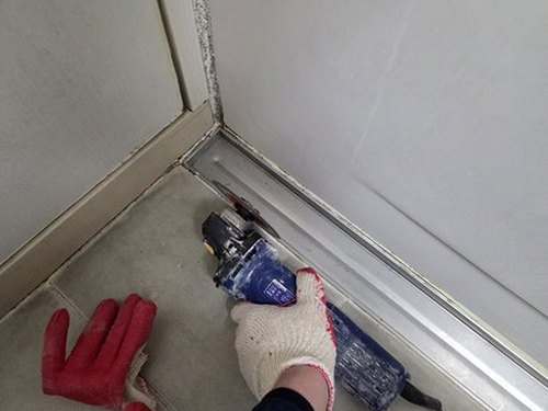 누수탐지 배관 연결부 보수 후 천장 복구가 끝난 모습