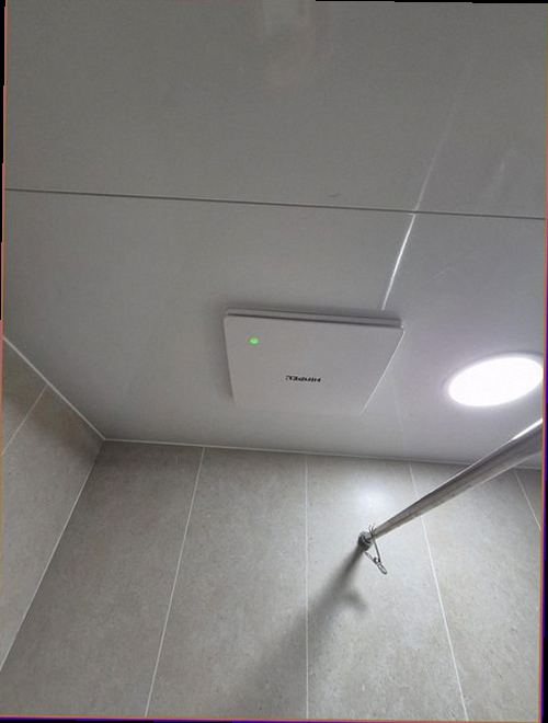 누수탐지 화장실 주변 누수 의심 지점을 확인하는 현장 모습