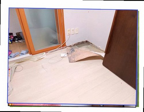 강북구 누수탐지 벽면 얼룩과 마감재 변형을 살펴보는 현장 점검 이미지
