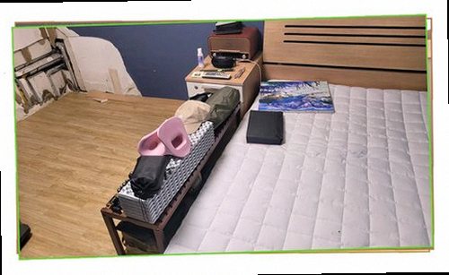 누수탐지 천장 얼룩과 배관 주변을 함께 확인하는 모습