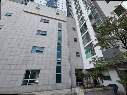 성동구 누수탐지 천장 얼룩과 주변 설비 위치를 함께 확인하는 점검 장면