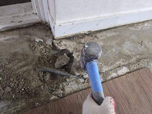 누수탐지 방수층과 외벽 상태 확인 장면