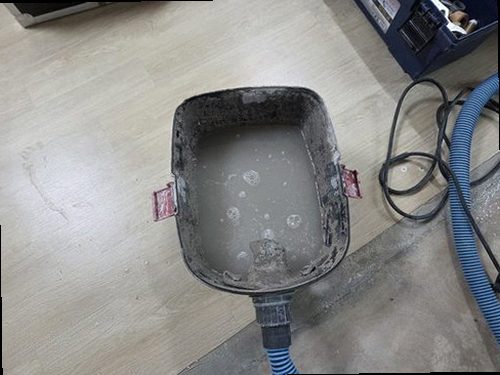 누수탐지 누수 원인과 범위를 장비로 점검하는 현장 모습