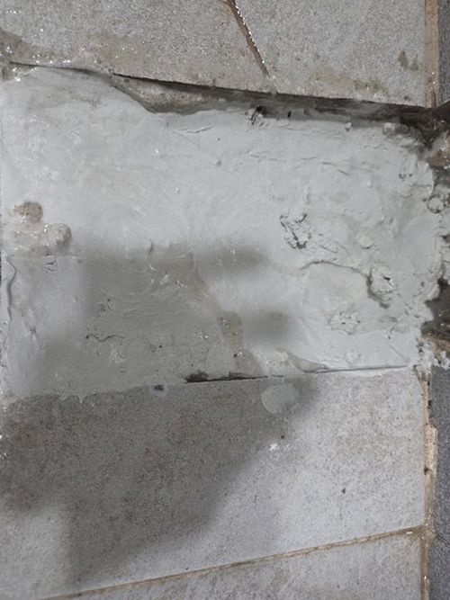 미추홀구 누수탐지 배관 점검 장비로 누수 의심 구간을 확인하는 모습