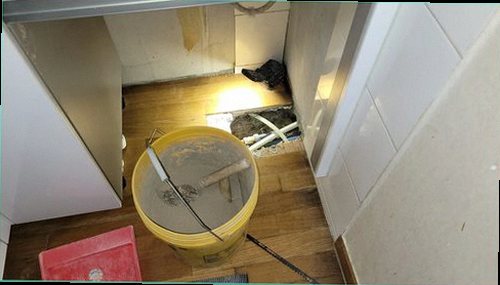 광주 누수탐지 벽면 들뜸과 바닥 온도 차이를 확인하는 현장 이미지