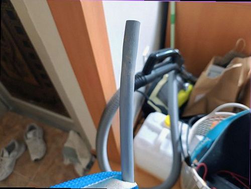 성동구 누수탐지 벽과 바닥의 누수 흔적을 확인하는 점검 현장