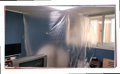 성북구 누수탐지 바닥과 벽면의 누수 흔적을 확인하는 점검 장면