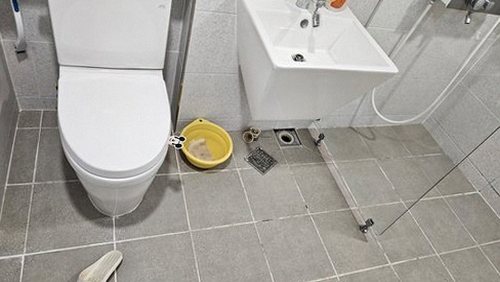 누수탐지 공사 전후 배관 상태를 기록하는 점검 사진