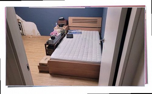 누수탐지 하부장 내부 배관과 바닥 물기 점검 모습