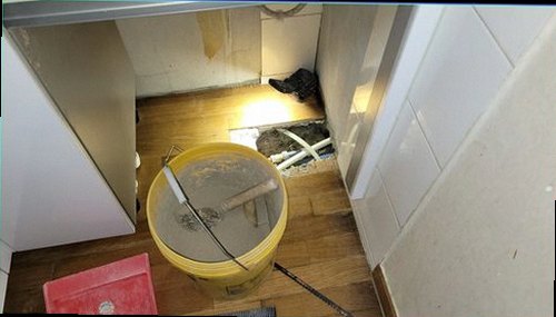 누수탐지 배관 상태와 누수 범위를 확인하는 점검 장면