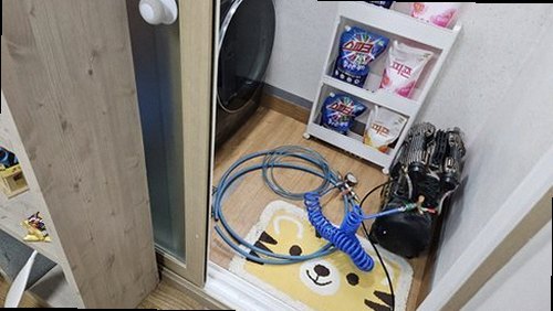 분당구 누수탐지 벽면의 물자국과 바닥 변형 범위를 확인하는 점검 장면