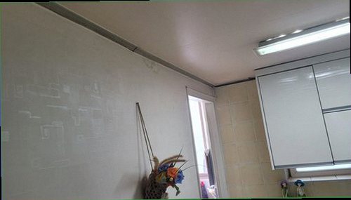이천 누수탐지 천장 얼룩과 점검 포인트를 확인하는 안내 이미지