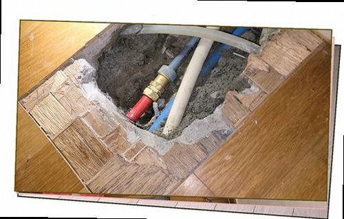 아산시 누수탐지 측정 장비로 벽면의 수분 분포를 확인하는 장면