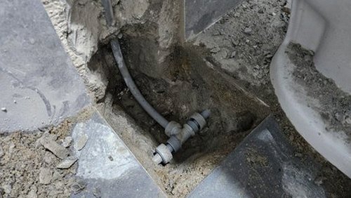 누수탐지 벽지 얼룩과 천장 모서리의 누수 흔적