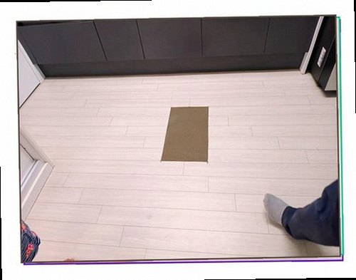 성북구 누수탐지 실내 벽면의 습기 흔적과 점검 장비를 확인하는 현장 모습