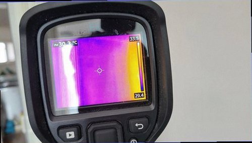 광명 누수탐지 벽면 누수 흔적과 습도 측정 위치를 확인하는 현장 점검
