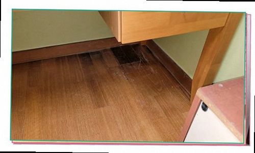 만안구 누수탐지 천장과 벽면에 나타난 누수 흔적을 비교한 점검 이미지