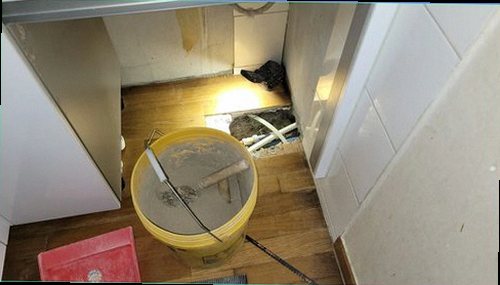 누수탐지 누수 의심 구간을 확인하는 점검 장면