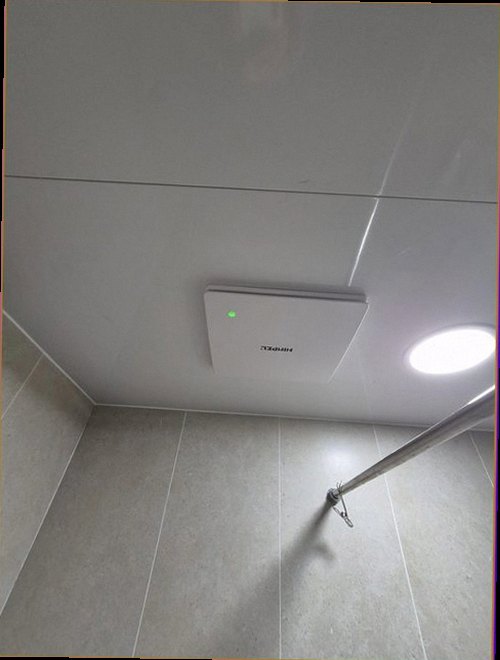 부평구 누수탐지 욕실 바닥과 벽면의 누수 흔적을 확인하는 현장
