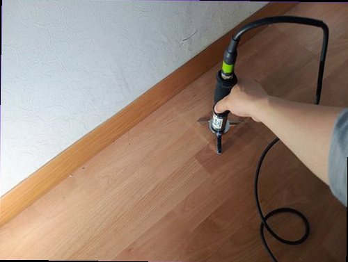 분당구 누수탐지 천장 얼룩과 바닥 들뜸을 함께 확인하는 점검 장면