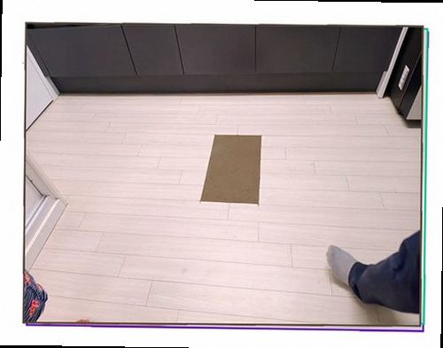 누수탐지 배관과 외벽 접합부의 누수 원인을 비교 점검하는 모습