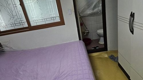 누수탐지 안방 천장 물방울 흔적 점검 장면