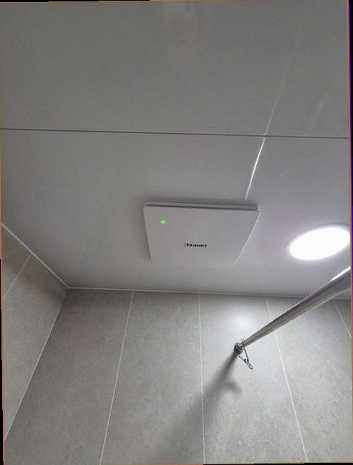 누수탐지 점검 장비로 배관 상태를 확인하는 현장 모습