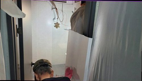 누수탐지 배관 구간별 압력과 수분 상태를 확인하는 과정