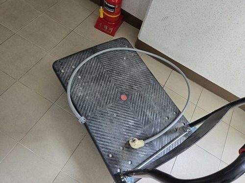 누수탐지 베란다 배관 접합부 점검 장면