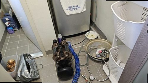 누수탐지 주택 보일러실 배관 주변 점검 장면