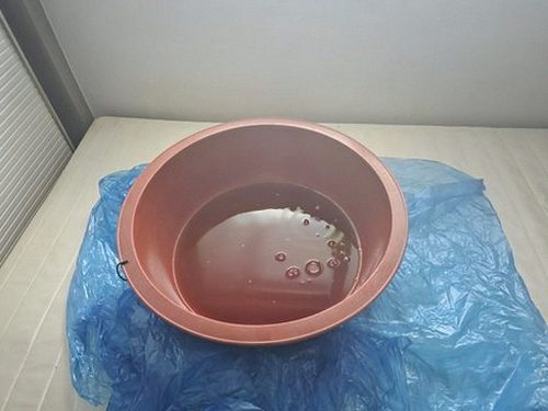 누수탐지 빌라 욕실 벽체 배관 점검 장면