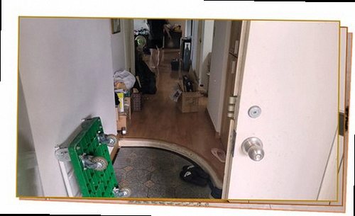 누수탐지 천장 얼룩과 습기 분포를 확인하는 점검 장면
