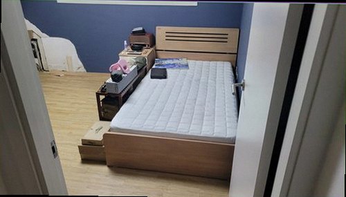 만세구 누수탐지 천장 아래에서 소리와 습기 흔적을 확인하는 점검 장면