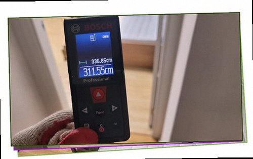 누수탐지 천장 얼룩과 습기 흔적을 확인하는 점검 장면